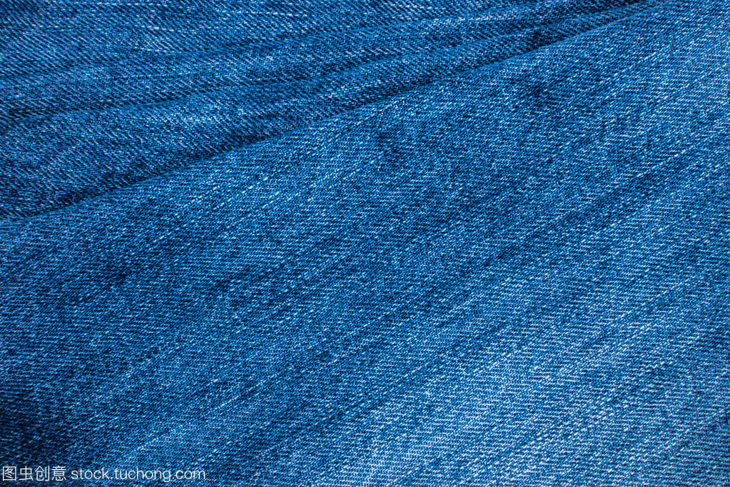 藍(lán)色牛仔褲與針紡織品 經(jīng)典時(shí)尚與工藝的交織
