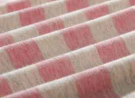 針織連衣裙時(shí)尚穿搭指南 精選外套搭配與造型靈感